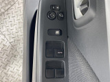 【パワーウインドウ】運転席のスイッチで、各席の窓ガラスの開閉ができます!あると便利ですよね!