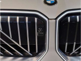 【キドニーグリル】BMWは約90年もの間、ほぼ全ての車両にひと目でBMWだと分かるこの特徴的なフロントグリルが備えられ、デザイン・アイコンとして親しまれてきました。