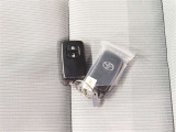キーを取り出さずにドアを施錠&解錠。クルマの始動も可能です。