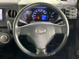 インテリアに合わせたデザインのステアリングは、運転される方のことも考え、運転しやすい形状、大きさです。是非一度、実際に触ってお確かめください。