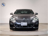 BMW代表的な特徴のキドニーグリル。BMWのすべてのモデルに採用され、BMWらしさを強調しております。