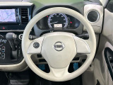 インテリアに合わせたデザインのステアリングは、運転される方のことも考え、運転しやすい形状、大きさです。是非一度、実際に触ってお確かめください。