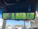 【デジタルインナーミラー】後席の大きな荷物や同乗者で後方が確認しづらい時でも安心!カメラが撮影した車両後方の映像をルームミラー内に表示。クリアな視界で状況の確認が可能です!