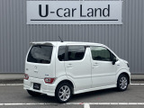 後席ガラスとリアガラスは、車内が見え難いプライバシーダークガラスになっています。紫外線から乗員を保護し、外部からのプライバシーも守ってくれますよ☆