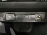 充電用USB端子付き。スマートフォンなどの充電に便利です。