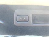 【パワーバックドア】スマートキーや運転席のボタンを押すだけでリアゲートが自動で開閉します!荷物を持っている時や、高い位置にあるバックドアを閉める際に便利な機能です♪