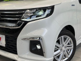 【LEDヘッドライト】悪天候や夜間走行時も良好な視界を確保し安心して運転できる高輝度LEDヘッドライトを装備!点灯速度が早く、消費電力も抑えられています。