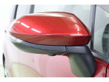 バイカラーでお洒落なウインカーミラーです。ウインカーミラーはお洒落なだけでなく、対向車や歩行者からの視認性が良く安全性が向上し、事故防止にもつながります。