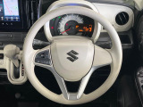 インテリアに合わせたデザインのステアリングは、運転される方のことも考え、運転しやすい形状、大きさです。是非一度、実際に触ってお確かめください。