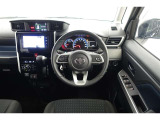 スポーティームード溢れる運転席周りですね。 クイックなドライビングに対応できるよな運転席回りになっています。 ドライブがますます楽しくなりますね!