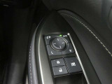 電動格納ミラー! スイッチひとつでミラーを畳めます。