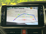 【バックカメラ】駐車時に後方がリアルタイム映像で確認できます。大型商業施設や立体駐車場での駐車時や、夜間のバック時に大活躍!運転スキルに関わらず、今や必須となった装備のひとつです!