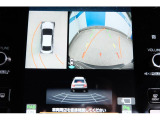 バックギアに入れるとバックカメラの映像がナビに映ります。障害物までの距離もわかりやすいです。