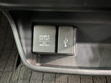 USB端子が付いています。スマホ充電しながら接続可能です。