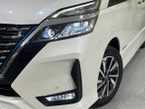 【LEDヘッドライト】悪天候や夜間走行時も良好な視界を確保し安心して運転できる高輝度LEDヘッドライトを装備!点灯速度が早く、消費電力も抑えられています。