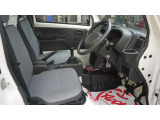 運転者にとっては日々使用することとなる運転席です。運転席が快適だと運転に集中することができますね。