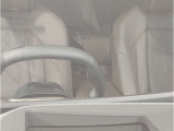 【ヘッドアップディスプレイ】現在の車速表示や目的地へのルート案内やメディア関連のリストを表示する事が可能です。視線移動を減らす事によりドライブに集中して頂けます。