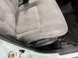 痛みの出やすい運転席シートの角、フロアマット、座面、ともに良好です