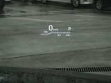カラーヘッドアップディスプレイ付き。少ない視線移動で情報を確認できるので、運転の疲労軽減に繋がりますよ♪