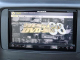 カロッツエリアTVナビ付です。テレビ視聴、CD・DVD再生等が可能です。後付けでBluetooth機能も使えるようにしておりますので、通話やスマートフォンから音楽を楽しめます。バックカメラも取付済。