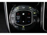 運転席と助手席、それぞれ温度調節ができ、オールシーズン快適なオートエアコンとなっております!
