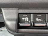 雪道でタイヤが滑りにくくなるように、車の動きを調整してくれるスノーモード機能付き!
