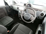 【運転席】運転席周りの画像です。プロの手で隅々までクリーニングしています。ご来店いただき実際に見てみてくださいね☆