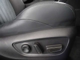 パワーシート搭載。微妙な調整が手軽にでき、ピッタリのポジションで運転することが可能です。