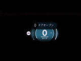 ヘッドアップディスプレイは視認性が非常に良く、運転時の視線を逸らさず様々な情報の確認が行えます。