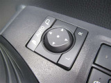 駐車時や狭い道でのすれ違い時に気を使うミラー。電動格納式ドアミラーはそんな時に便利です。