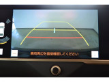 バックモニター付き。車両後方の映像が画面に表示されるので、車庫入れが苦手な人も安心です。ただし、目視確認もお忘れなくお願いいたします。