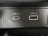 【アクセサリーソケット(電源ソケット)】電源からケーブルをつなげば、スマートフォンなどの電子機器の充電などを行うことができます!ゲーム機器や、カメラの充電にも便利ですね。