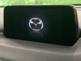【マツダコネクトナビ】車内の雰囲気にマッチした一体型タイプのナビ。各種車輌設定やBluetooth再生等、様々な機能が楽しめます。直感的なダイヤル操作が可能で、使い勝手も良好です。