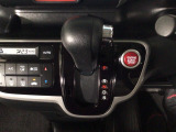 オートマチックシフトレバーは、手になじみ操作しやすい形状で安全運転にもつながります♪