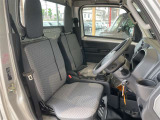 毎日過ごす運転席は要チェック。シートのへたり・擦れ、視界のイメージまで伝わる重要ポイント。