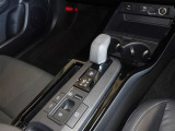 電動パーキングブレーキ・ブレーキホールドを装備してます。ホールド機能は信号待ちが多い一般道で疲労軽減になり、大好評です!
