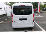 後方からの写真です。大きなバックドアで荷室も広々と確保。