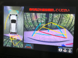 【パノラミックビューモニター】専用のカメラにより、上から見下ろしたような視点で360度クルマの周囲を確認することができます☆死角部分も確認しやすく、狭い場所での切り返しや駐車もスムーズに行えます。