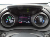 見やすいメーターパネルで安全運転のお役に立ちます!!