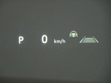 カラーヘッドアップディスプレイ付き。少ない視線移動で情報を確認できるので、運転の疲労軽減に繋がりますよ♪