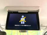 【フリップダウンモニター】大画面モニターで後席でもエンタメをお楽しみいただけます。小さなお子様にも大人気の装備です♪