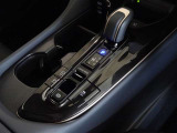 電動パーキングブレーキ・ブレーキホールドを装備してます。ホールド機能は信号待ちが多い一般道で疲労軽減になり、大好評です!