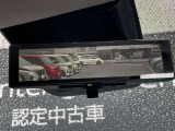 夜間や天候、荷物の積載や人の乗車で見ずらい後方の視界がクリアになるスマートルームミラー