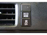 ECOモードはエアコンの利きなどを抑え、低燃費で走れるようサポートします。アクセル操作に対するレスポンスがゆるくなり、急発進や加速はしづらくなります。走行状況に応じてボタンで切替えることが出来ます。