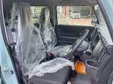 毎日過ごす運転席は要チェック。シートのへたり・擦れ、視界のイメージまで伝わる重要ポイント。