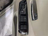【パワーウインドウ】運転席のスイッチで、各席の窓ガラスの開閉ができます!あると便利ですよね!