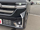 【LEDヘッドライト】LEDヘッドライトは、低消費電力で明るく、遠くまで照らす先進ライト。夜間走行時の視認性を高め、安全で快適なドライブをサポートします。
