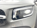 ●LEDヘッドライト:夜間走行時も良好な視界を確保し安心して運転できる高輝度LEDヘッドライトを装備!点灯速度が早く、消費電力も抑えられています。