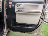 運転席ドア内側です。擦れ等無くキレイです。