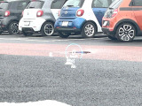 ●ヘッドアップディスプレイ:現在の速度や走行情報をデジタル表示で運転席前方のガラスに投影!運転中、視線をずらさず必要な情報を確認できるのでとっても便利で安心!